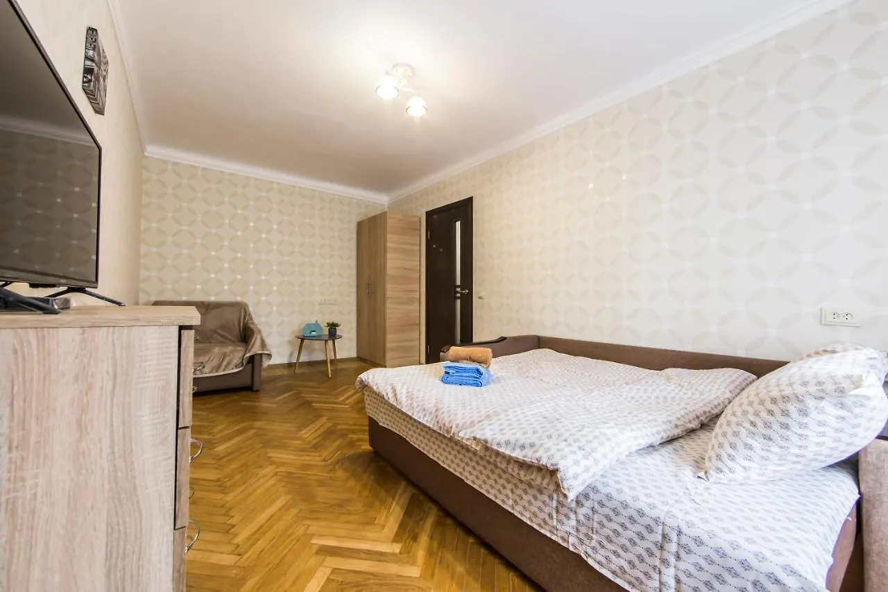 Apartment Near Zhitomirskaya Metro Station, Nikolay Krasnova Street 基輔