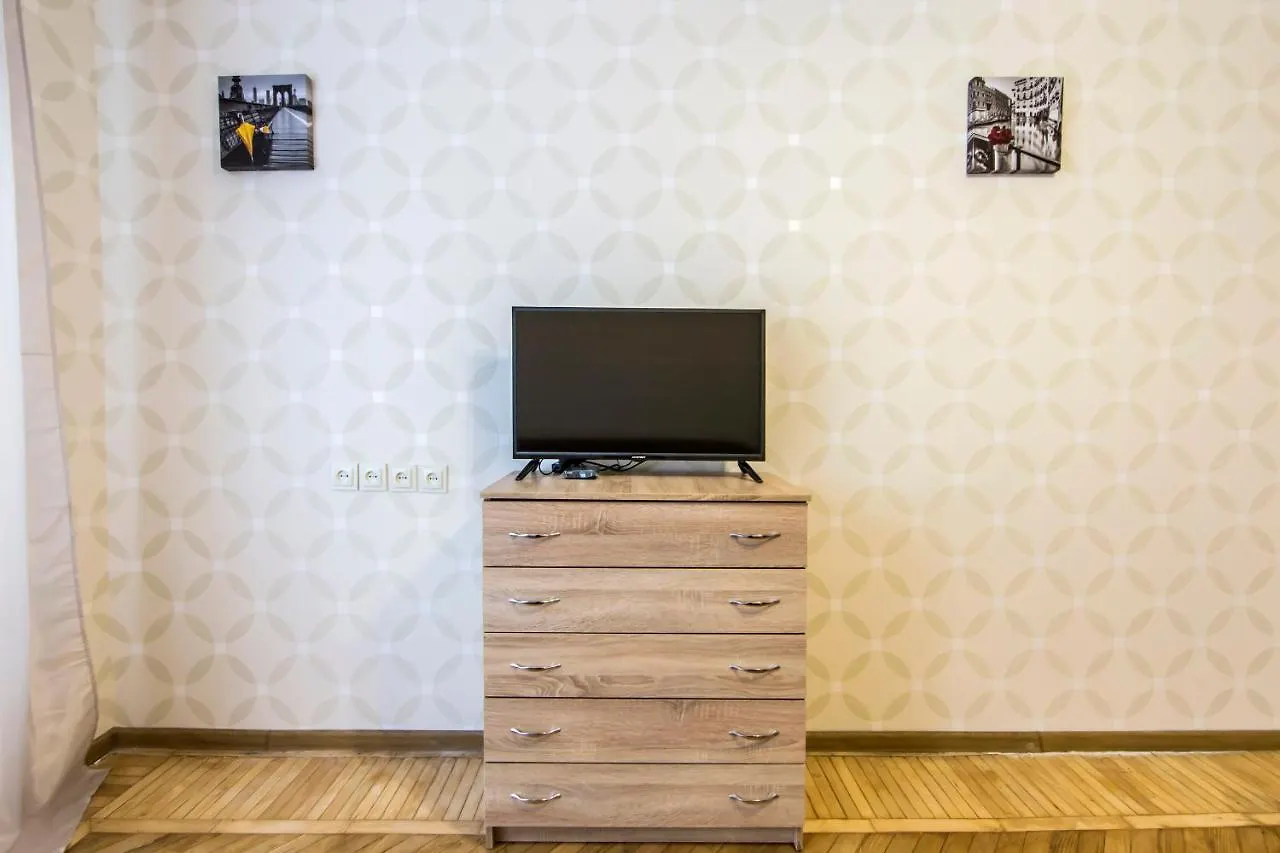 Apartment Near Zhitomirskaya Metro Station, Nikolay Krasnova Street 基輔