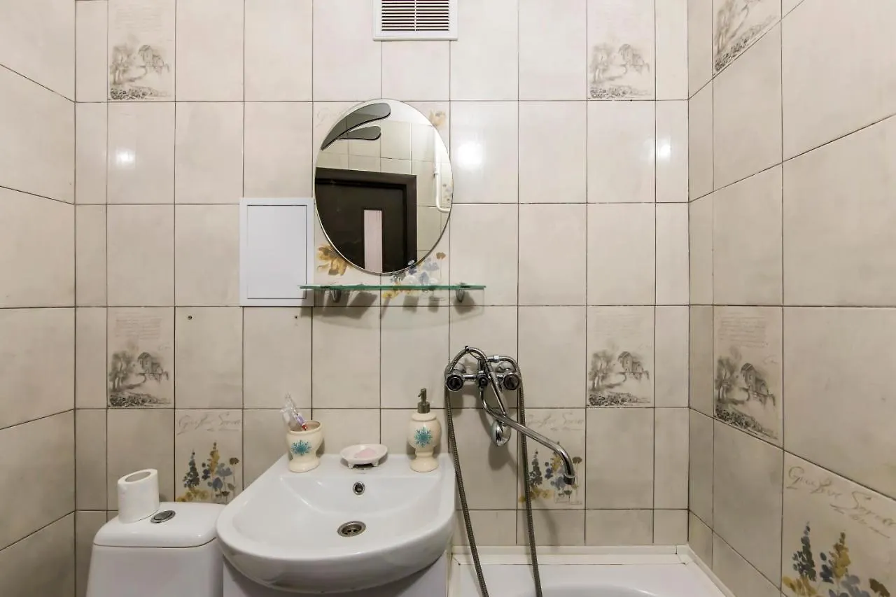 Apartment Near Zhitomirskaya Metro Station, Nikolay Krasnova Street 基輔