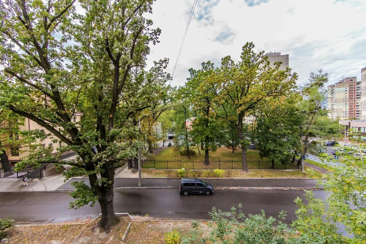 Apartment Near Zhitomirskaya Metro Station, Nikolay Krasnova Street 基輔