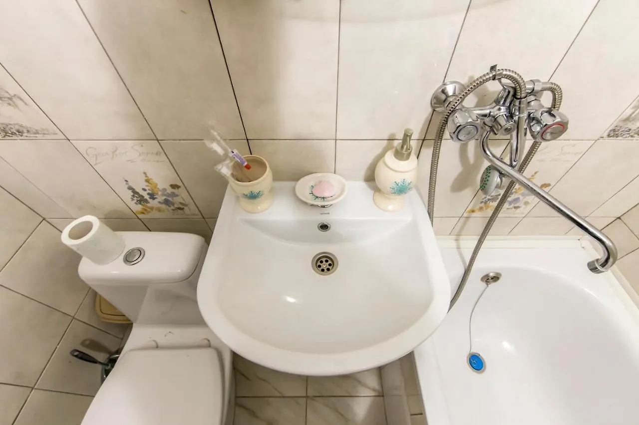 Apartment Near Zhitomirskaya Metro Station, Nikolay Krasnova Street 키예프 0*,